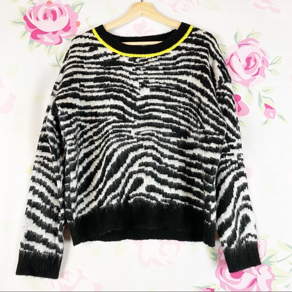 NEW Love by Design Zebra Animal Print Fuzzy Crew Neck Sweater XL